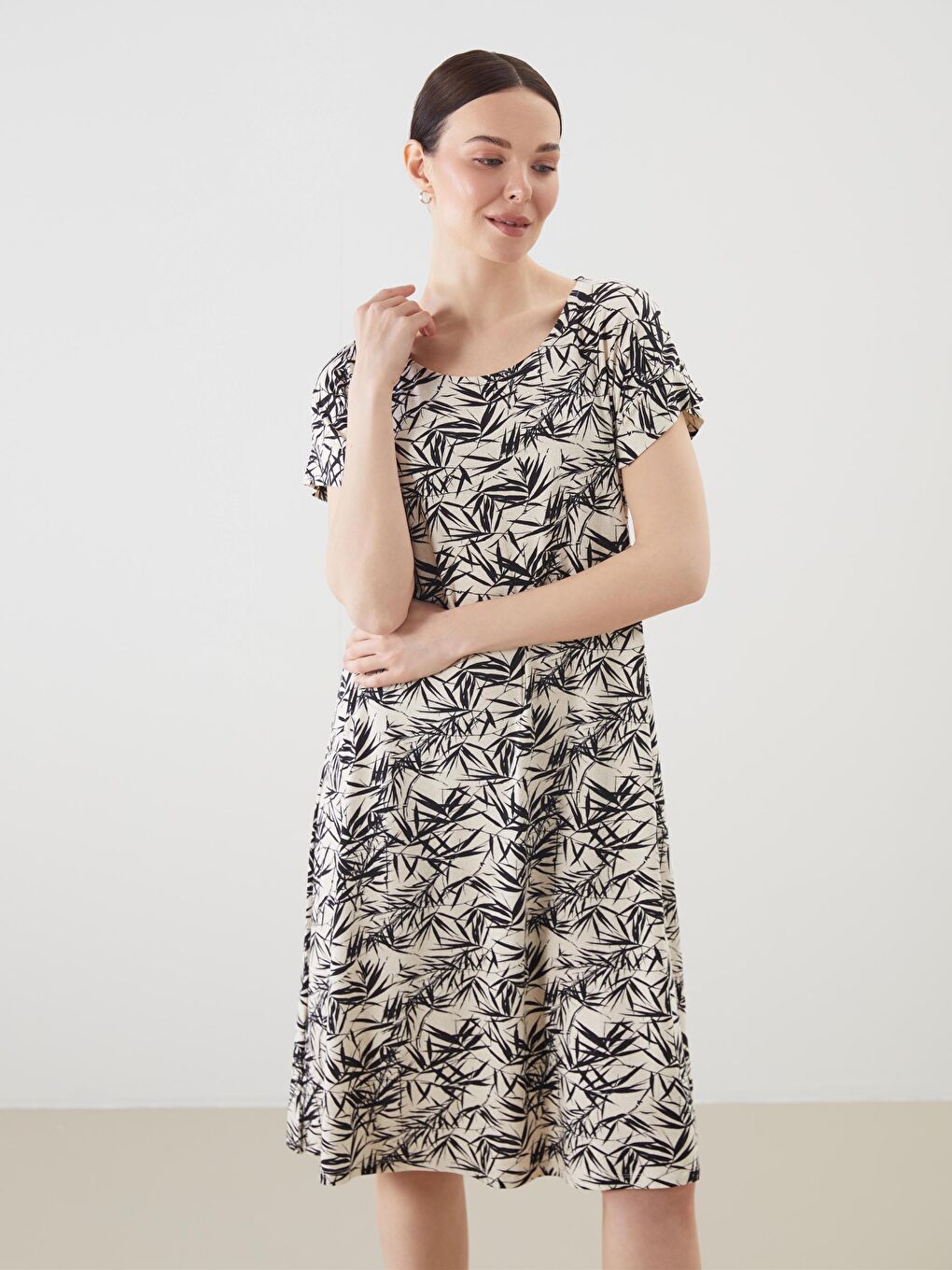 Siyah Bisiklet Yaka Desenli Elbise