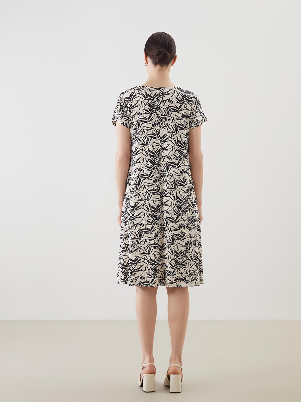 Siyah Bisiklet Yaka Desenli Elbise-3