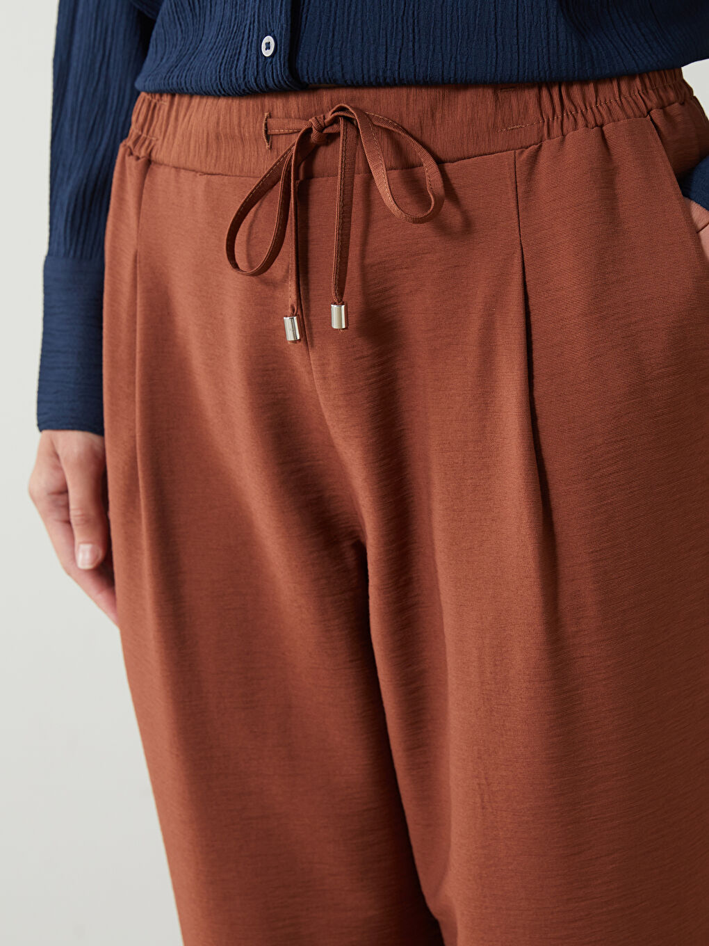 LCWAIKIKI Classic Elastic Waist Carrot Fit Women's Trousers -S5GE23Z8-1HT