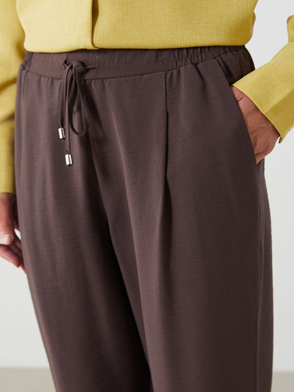 LCWAIKIKI Classic Elastic Waist Carrot Fit Women's Trousers -S5GE23Z8-ZP7
