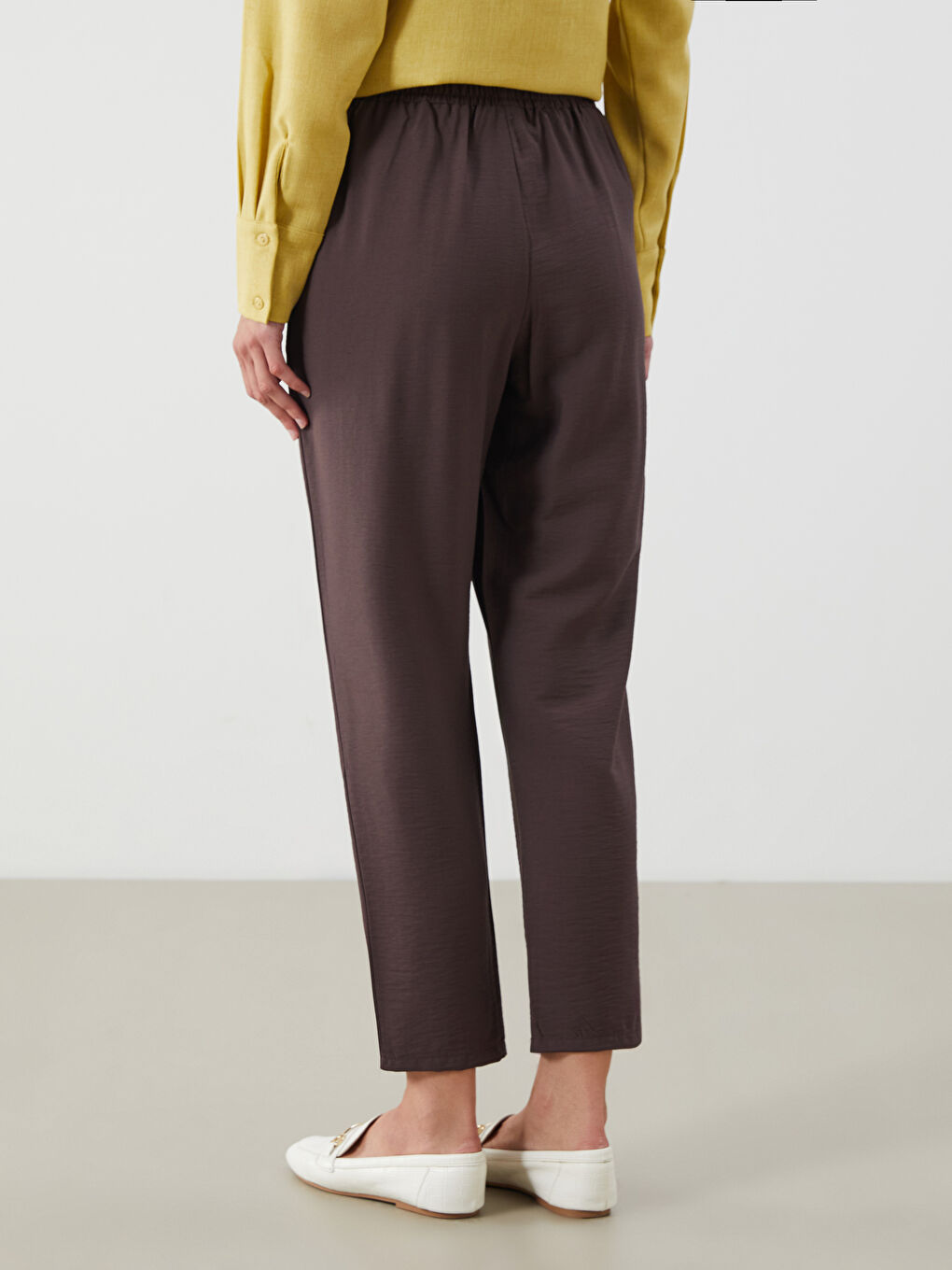 LCWAIKIKI Classic Elastic Waist Carrot Fit Women's Trousers -S5GE23Z8-ZP7