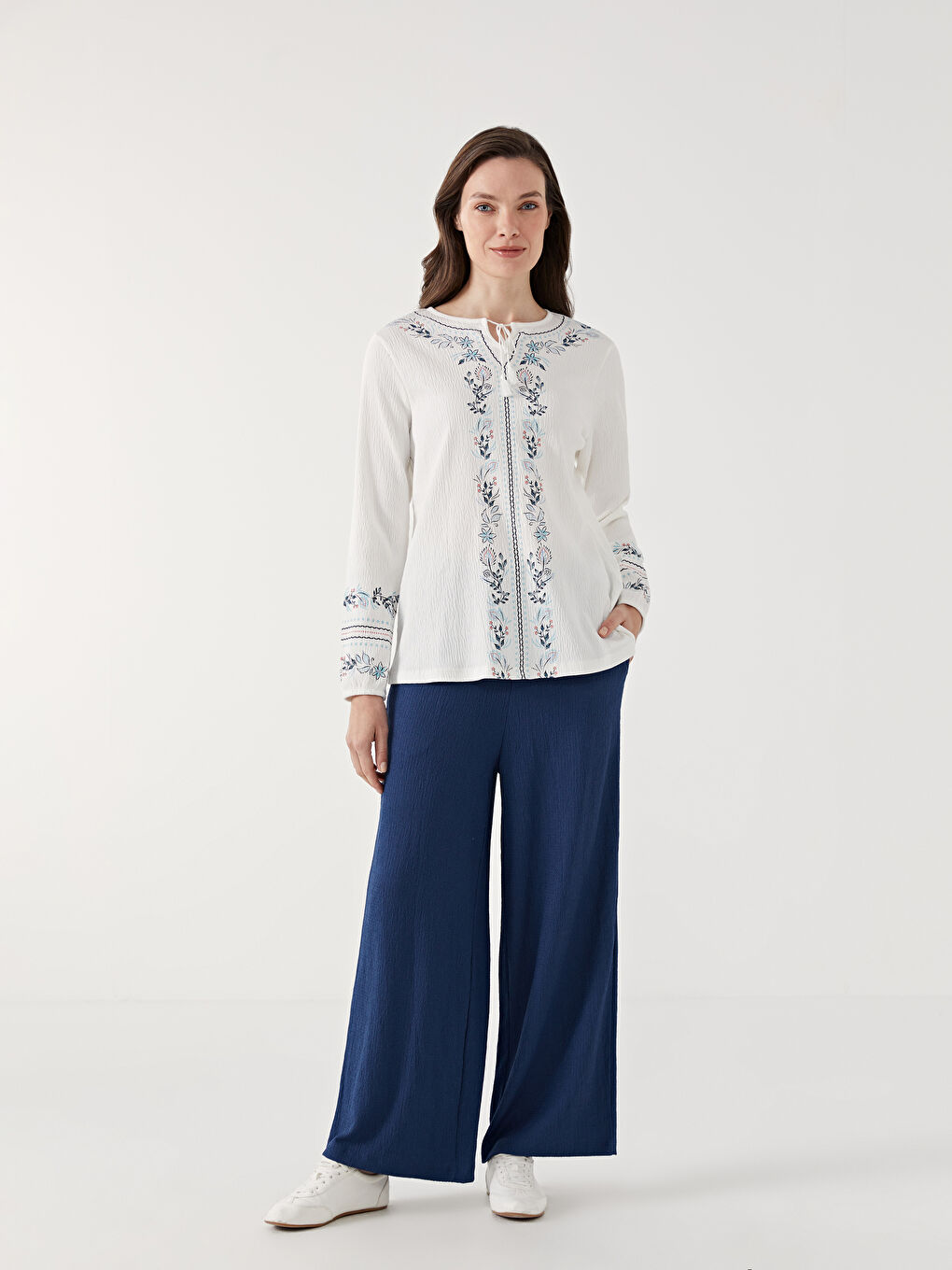 LCW Grace Tie Neck Floral Women's Blouse -S5GG06Z8-EEW