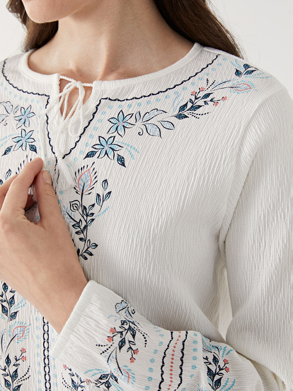 LCW Grace Tie Neck Floral Women's Blouse -S5GG06Z8-EEW