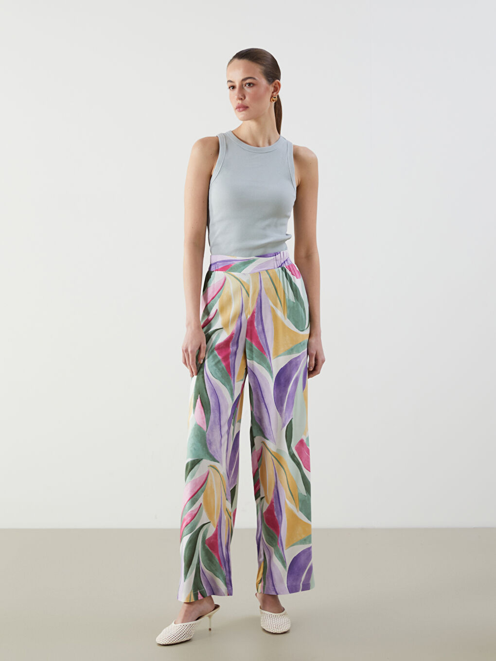 LC Waikiki Pantalone sa elastičnim strukom, uzorkom i širokim nogavicama za žene -S5GG29Z8-F9C