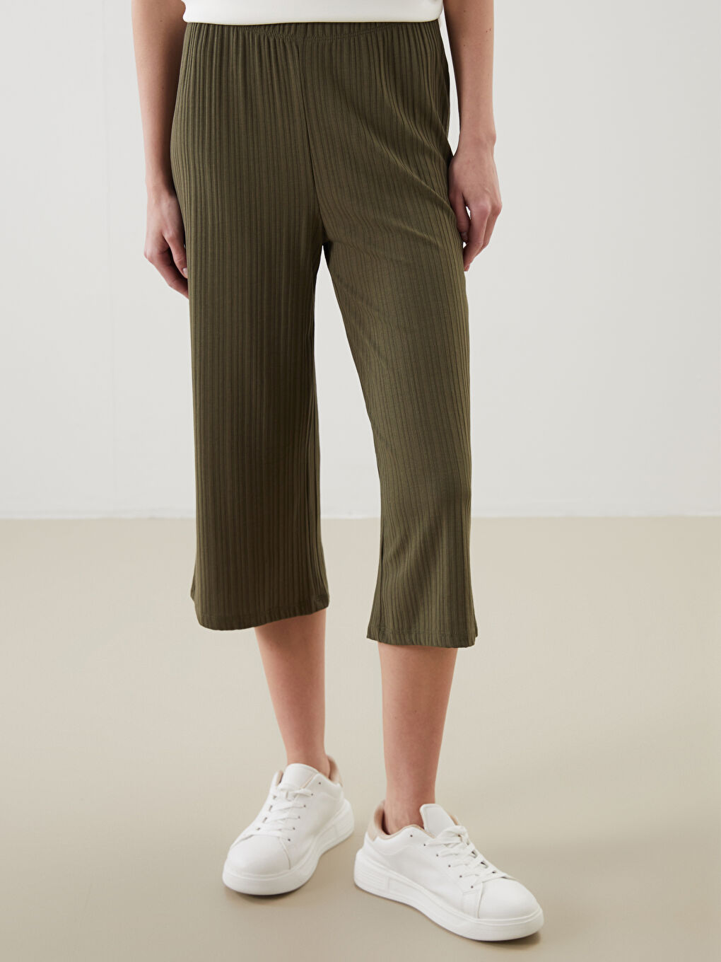 Elastic Waist Capri -S5GH97Z8-HDA
