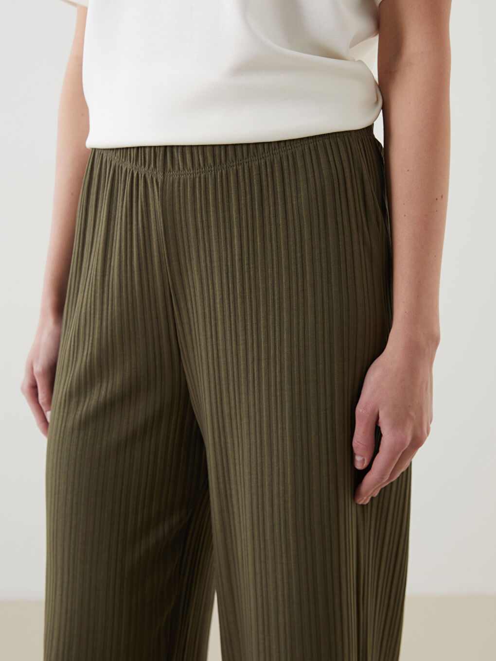 Elastic Waist Capri -S5GH97Z8-HDA
