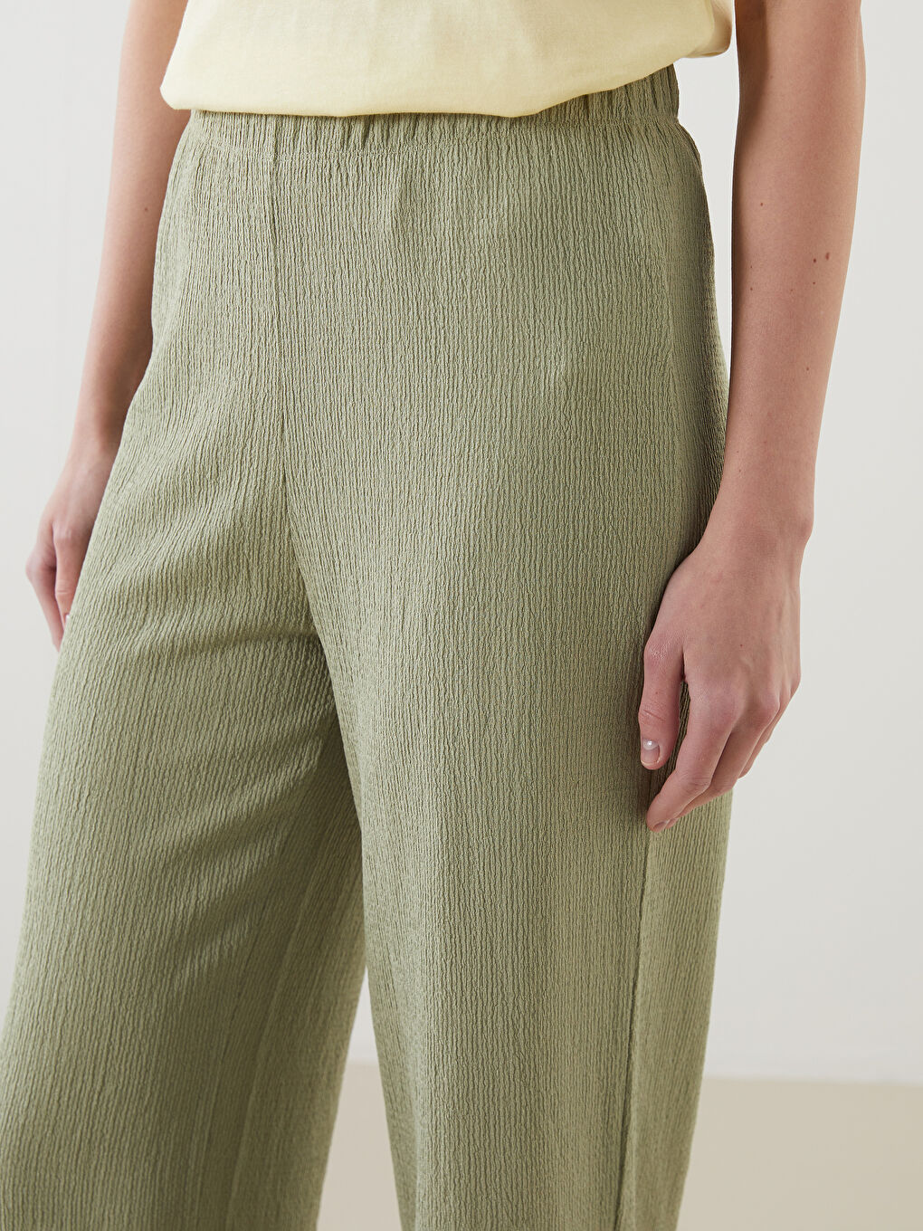 Yeşil Beli Lastikli Dokulu Kadın Kapri-3