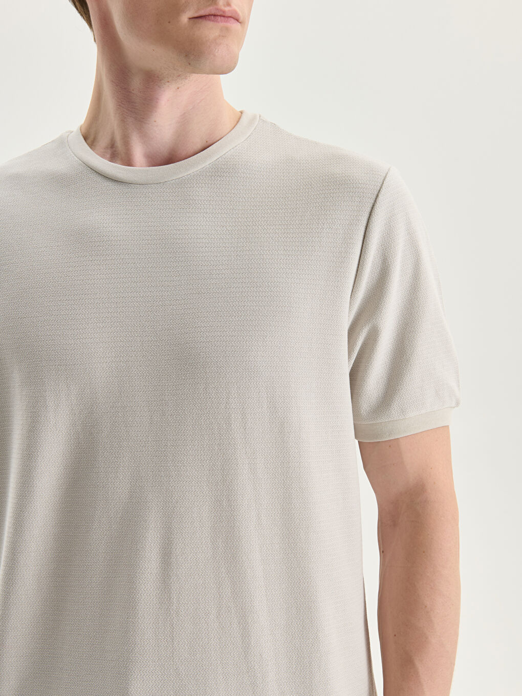 تيشيرت برقبة دائرية للرجال-3