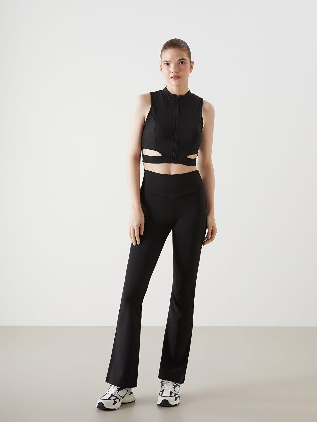 Siyah Dik Yaka Kadın Sporcu Atleti-1