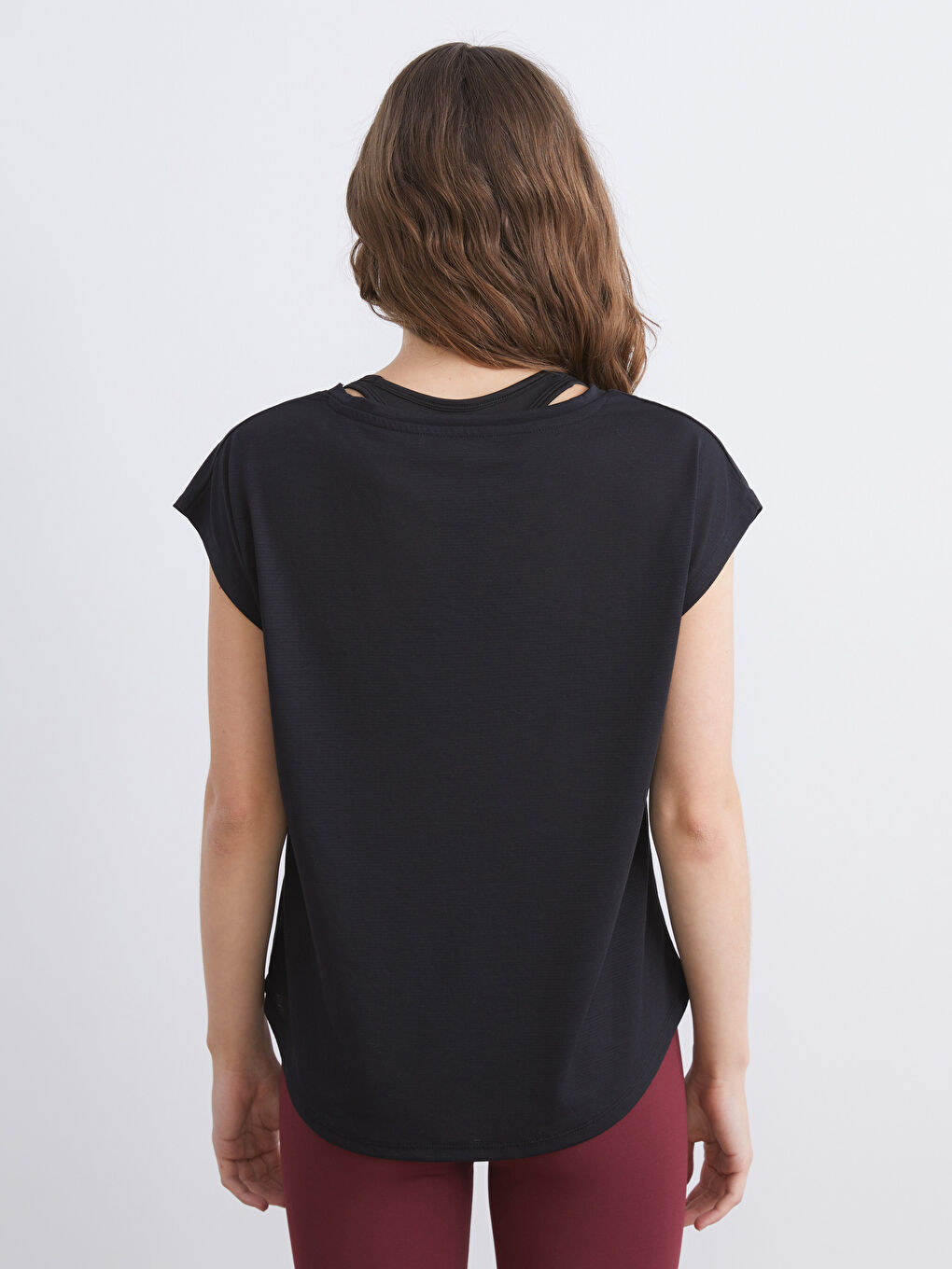 قميص رياضي مطبوع بياقة دائرية للسيدات-3