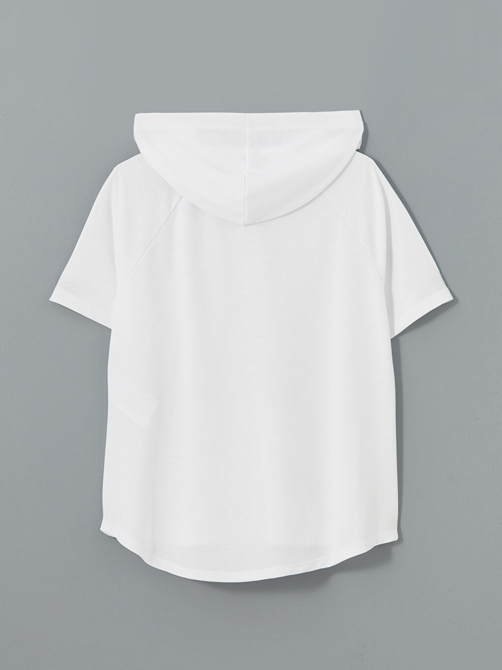 Beyaz Kapüşonlu Baskılı Kadın Spor Tişört-5