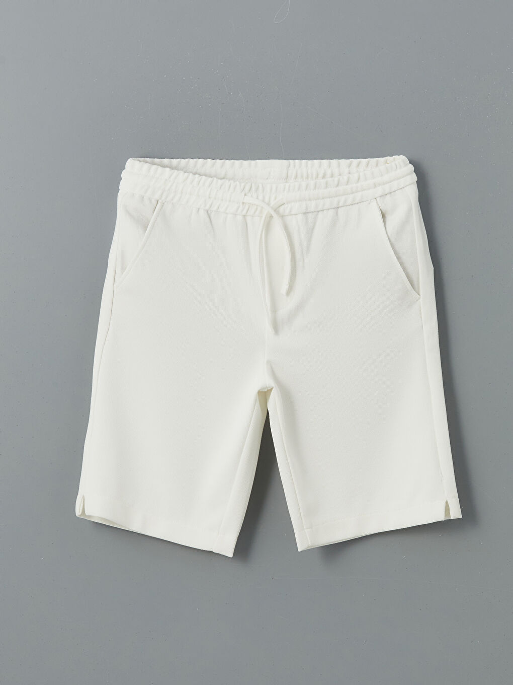 Ekru Beli Lastikli Dokulu Erkek Çocuk Şort