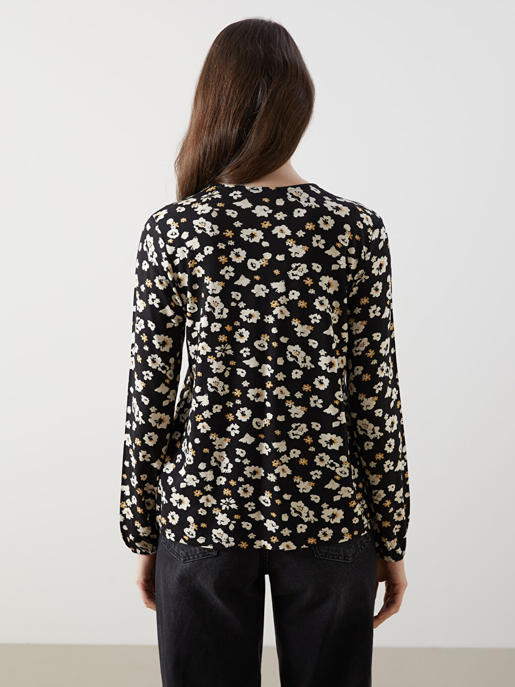Siyah Bağlamalı Yaka Çiçekli Kadın Bluz-3