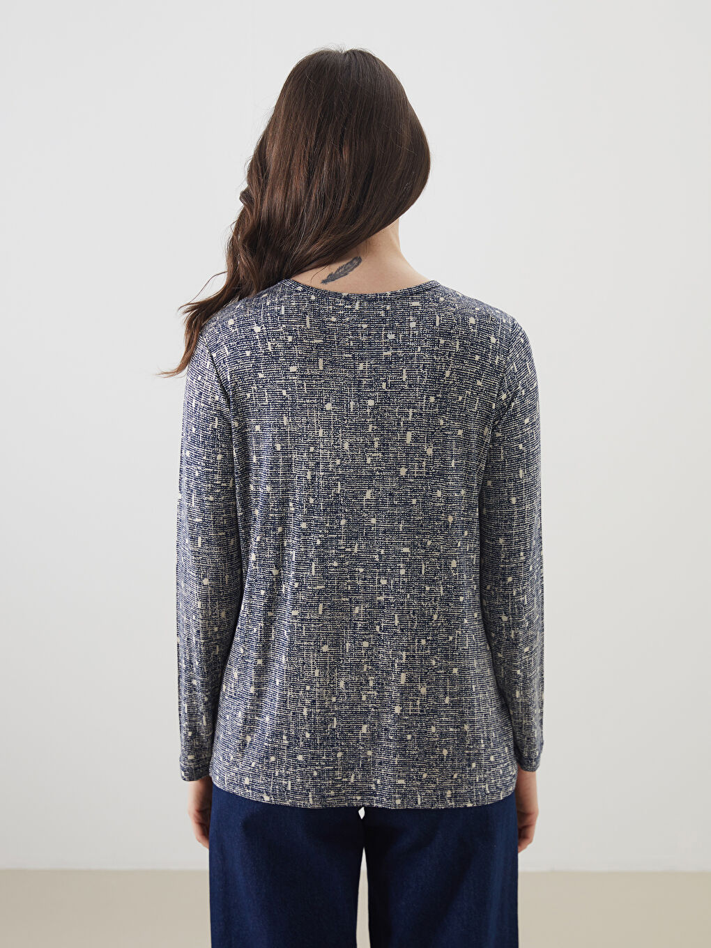 Lacivert Bisiklet Yaka Desenli Kadın Tişört-3