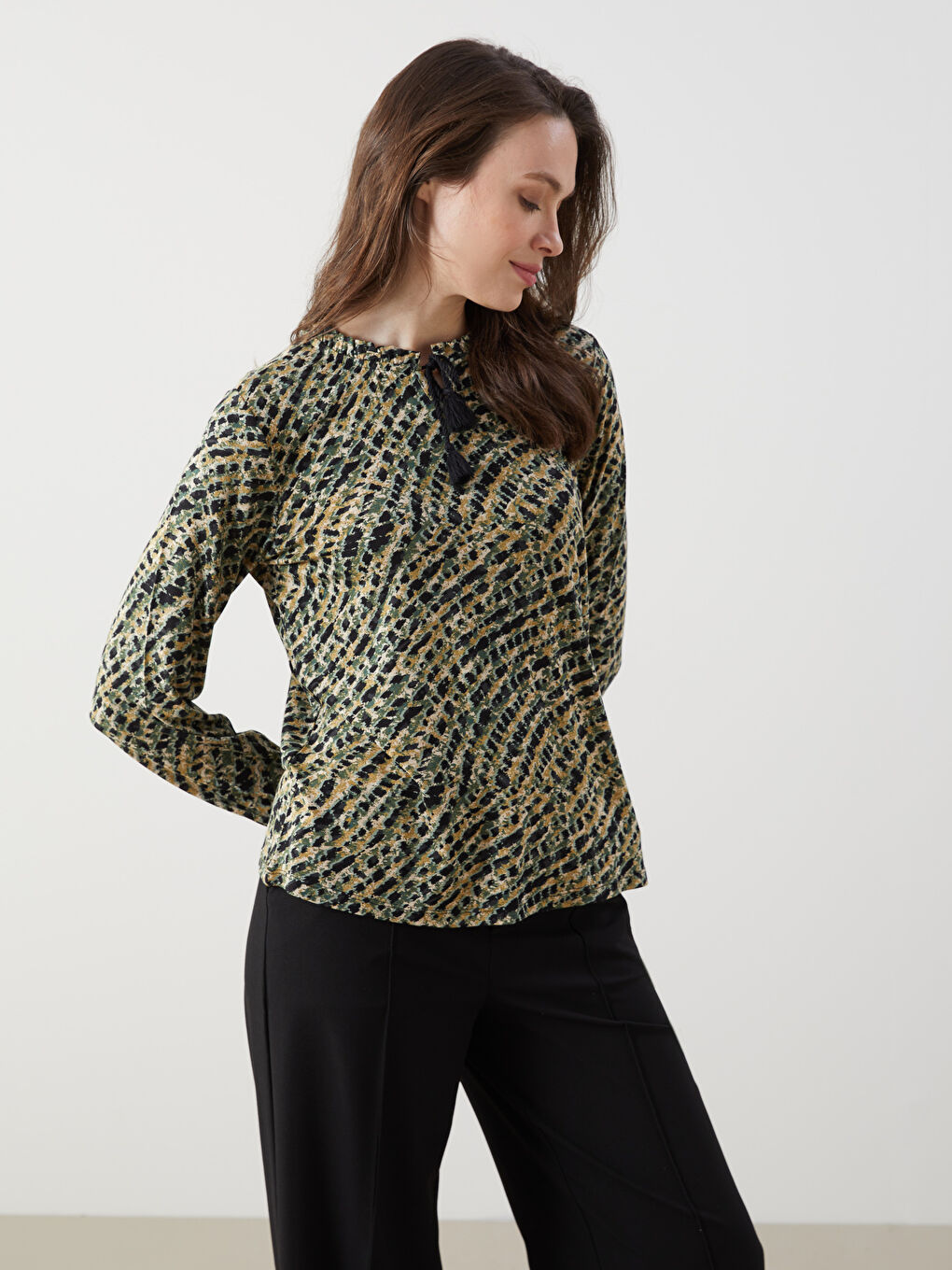 Karışık Bağlamalı Yaka Etnik Desenli Bluz