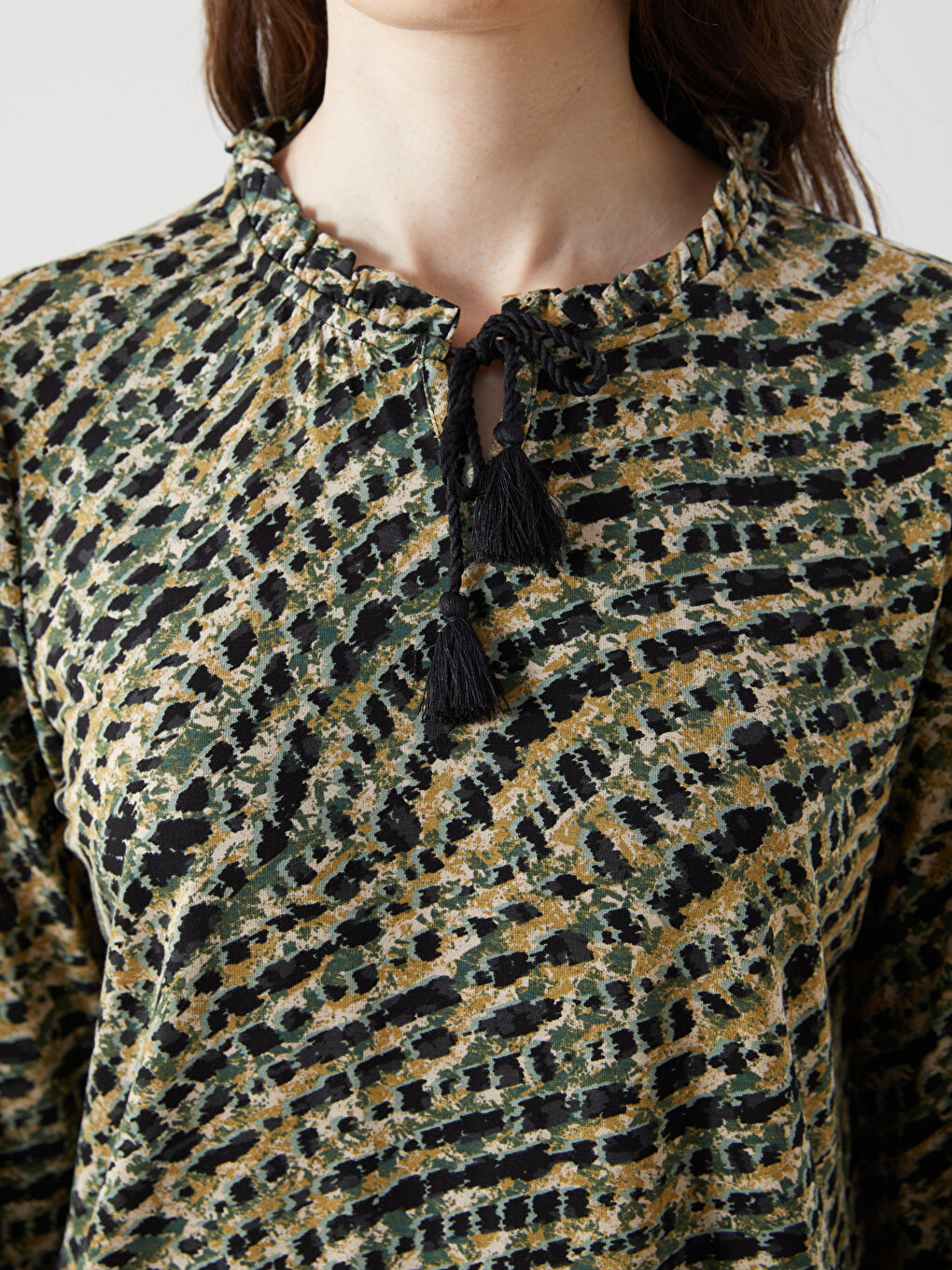 Karışık Bağlamalı Yaka Etnik Desenli Bluz-2