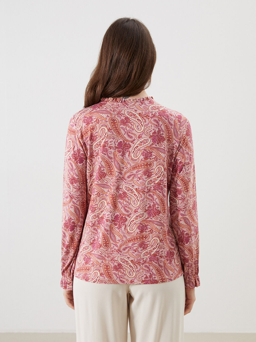 بلوزة بربطة عنق ونقشة عرقية-3