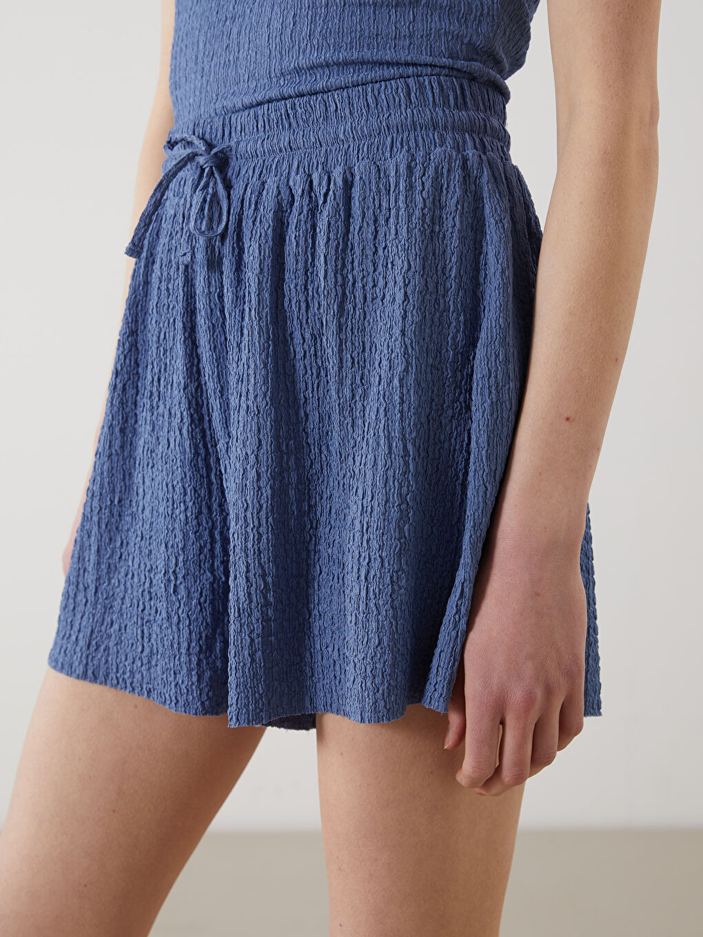 Elasticated Waist Textured Women's Shorts -S5GM16Z8-KZZ