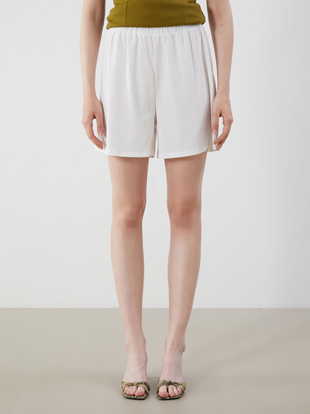 Elasticated Waist Textured Women's Shorts -S5GM20Z8-R9J