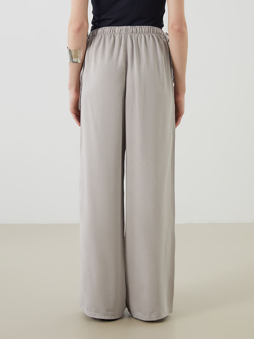 Gri Beli Lastikli Wideleg Kadın Jean Pantolon-3