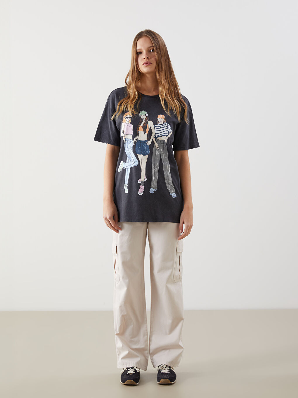 Antrasit Bisiklet Yaka Baskılı Kadın Tişört-1