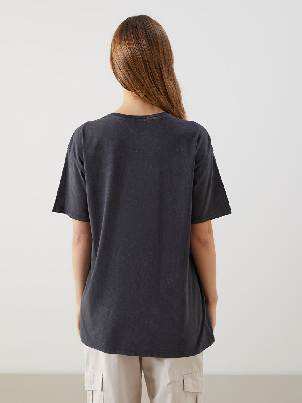 Antrasit Bisiklet Yaka Baskılı Kadın Tişört-3