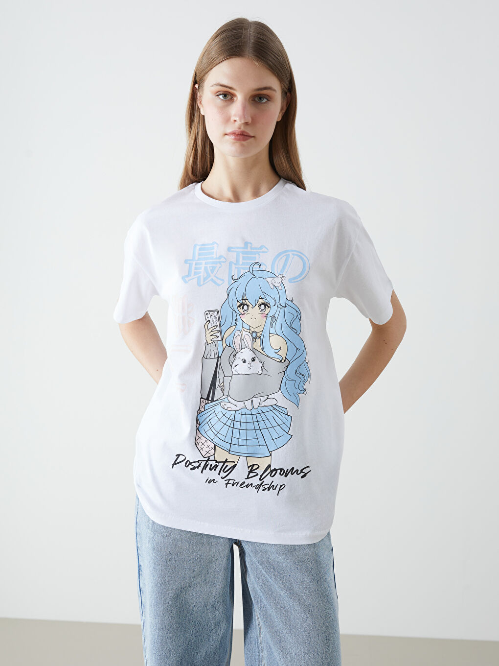 Beyaz Bisiklet Yaka Baskılı Kadın Tişört