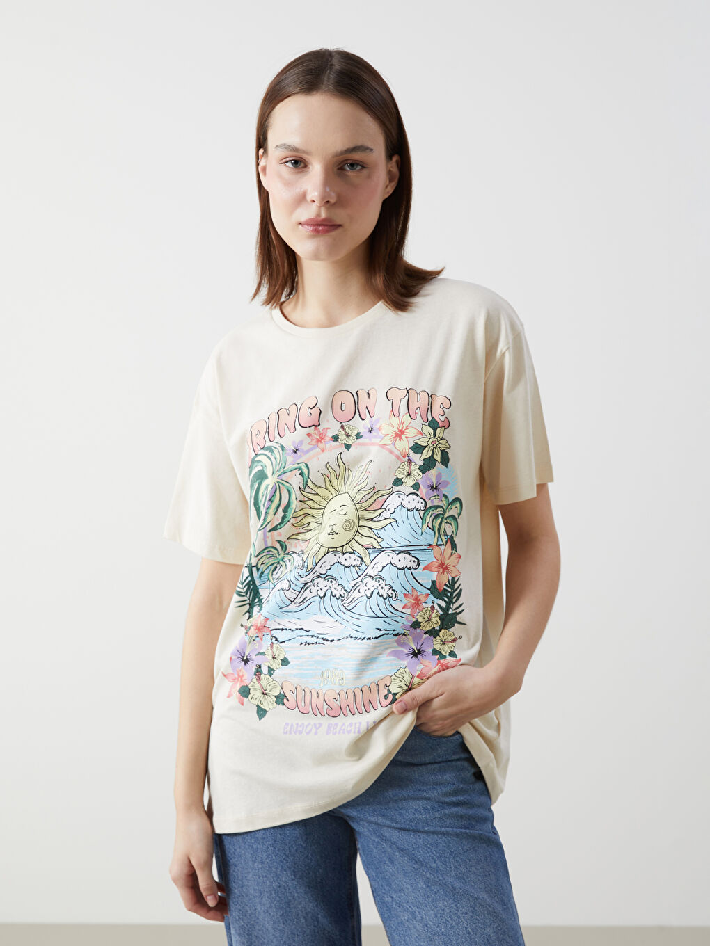 Bej Bisiklet Yaka Baskılı Kadın Tişört