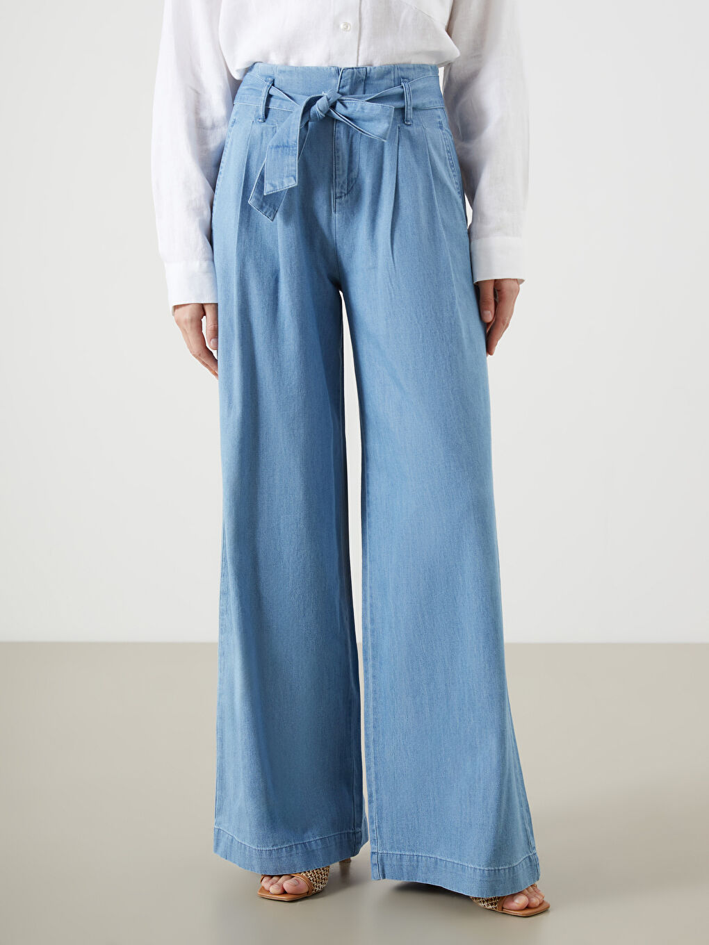 Джинси жіночі з широкими штанинами та високою талією з поясом-1