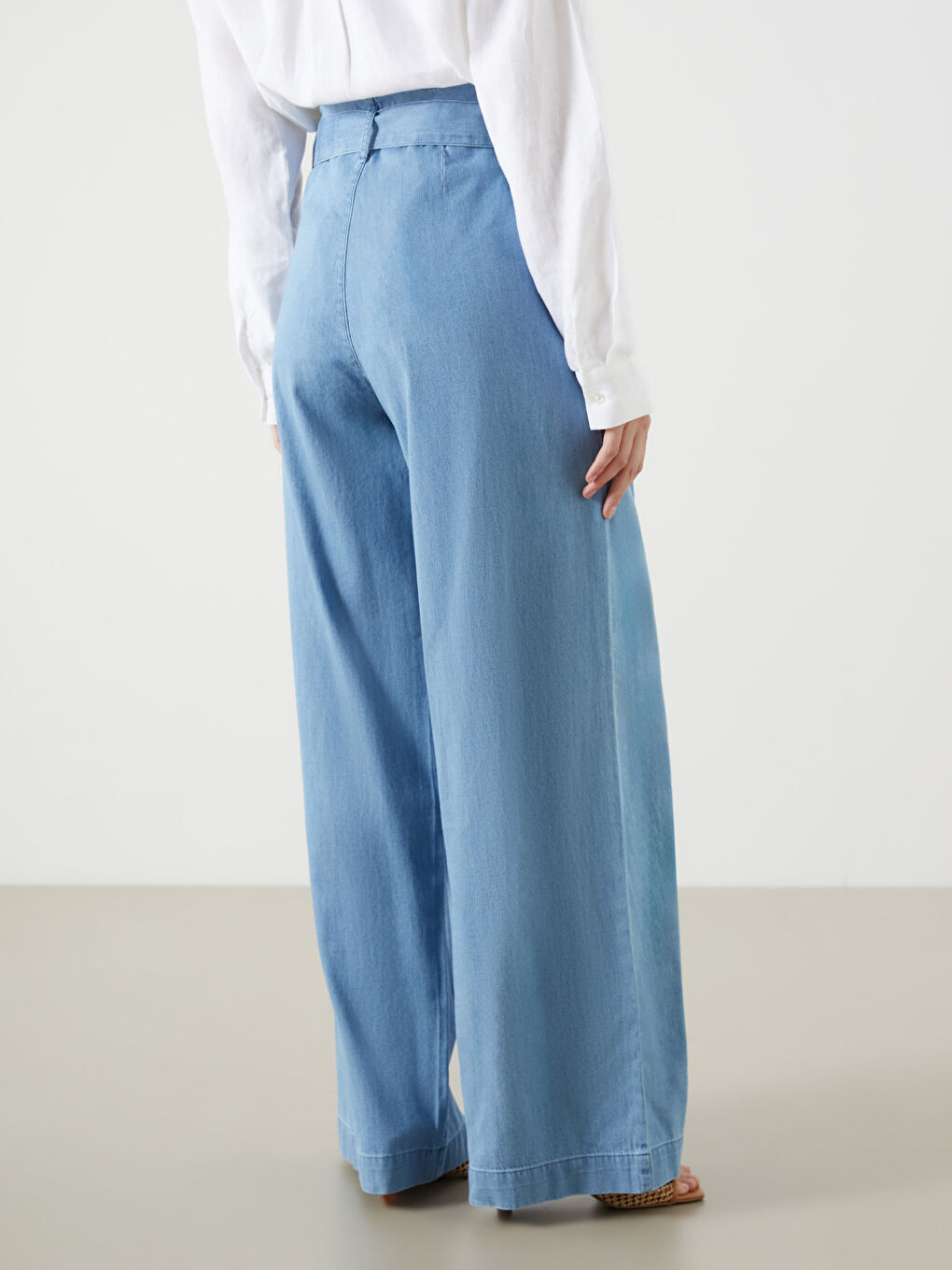 Джинси жіночі з широкими штанинами та високою талією з поясом-3