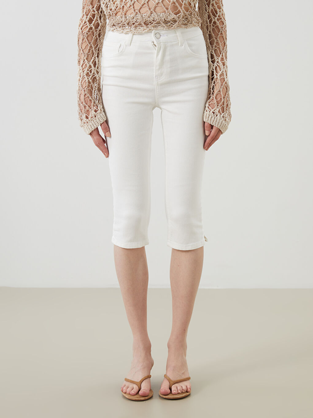 Beyaz Dar Fit Kadın Jean Kapri-1