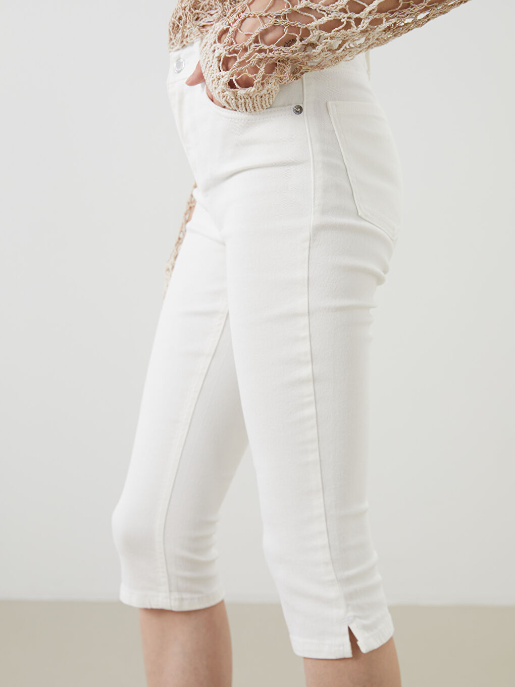 Beyaz Dar Fit Kadın Jean Kapri-2