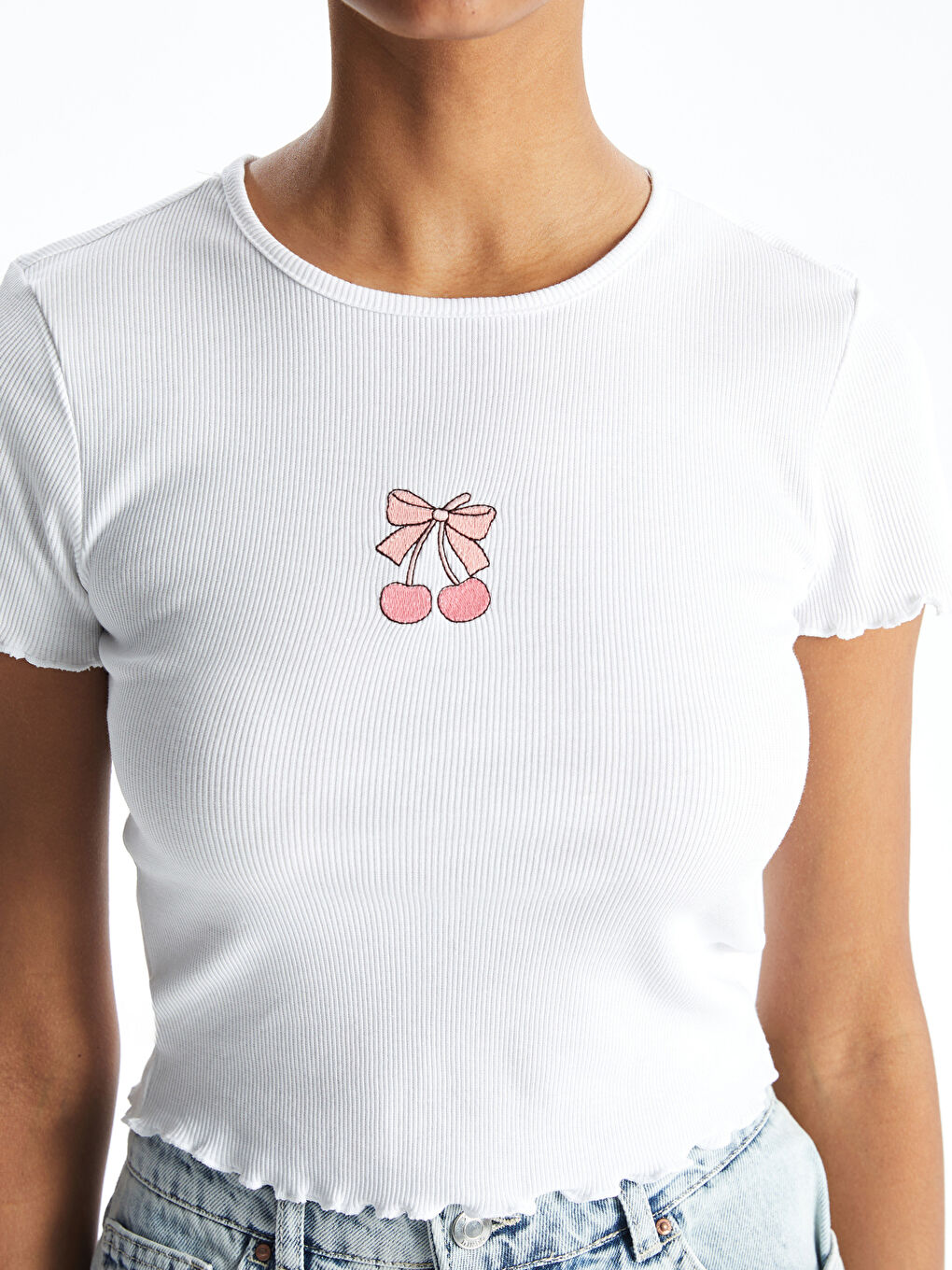 XSIDE Beyaz Bisiklet Yaka Nakışlı Kadın Crop - 3