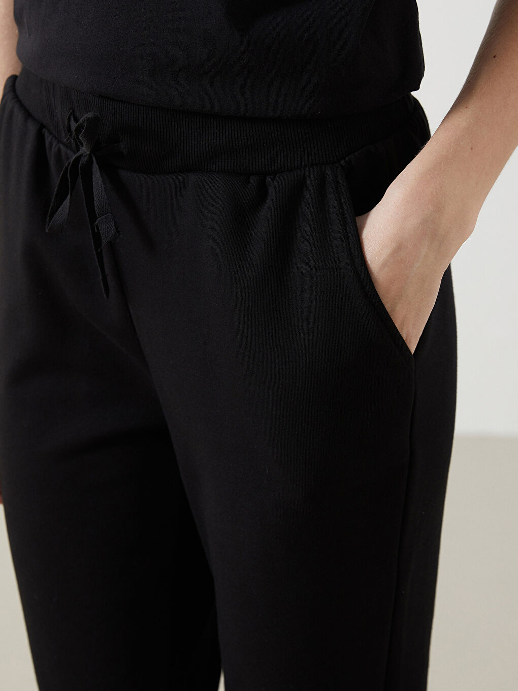 بنطال رياضي نسائي بخصر مطاطي-2