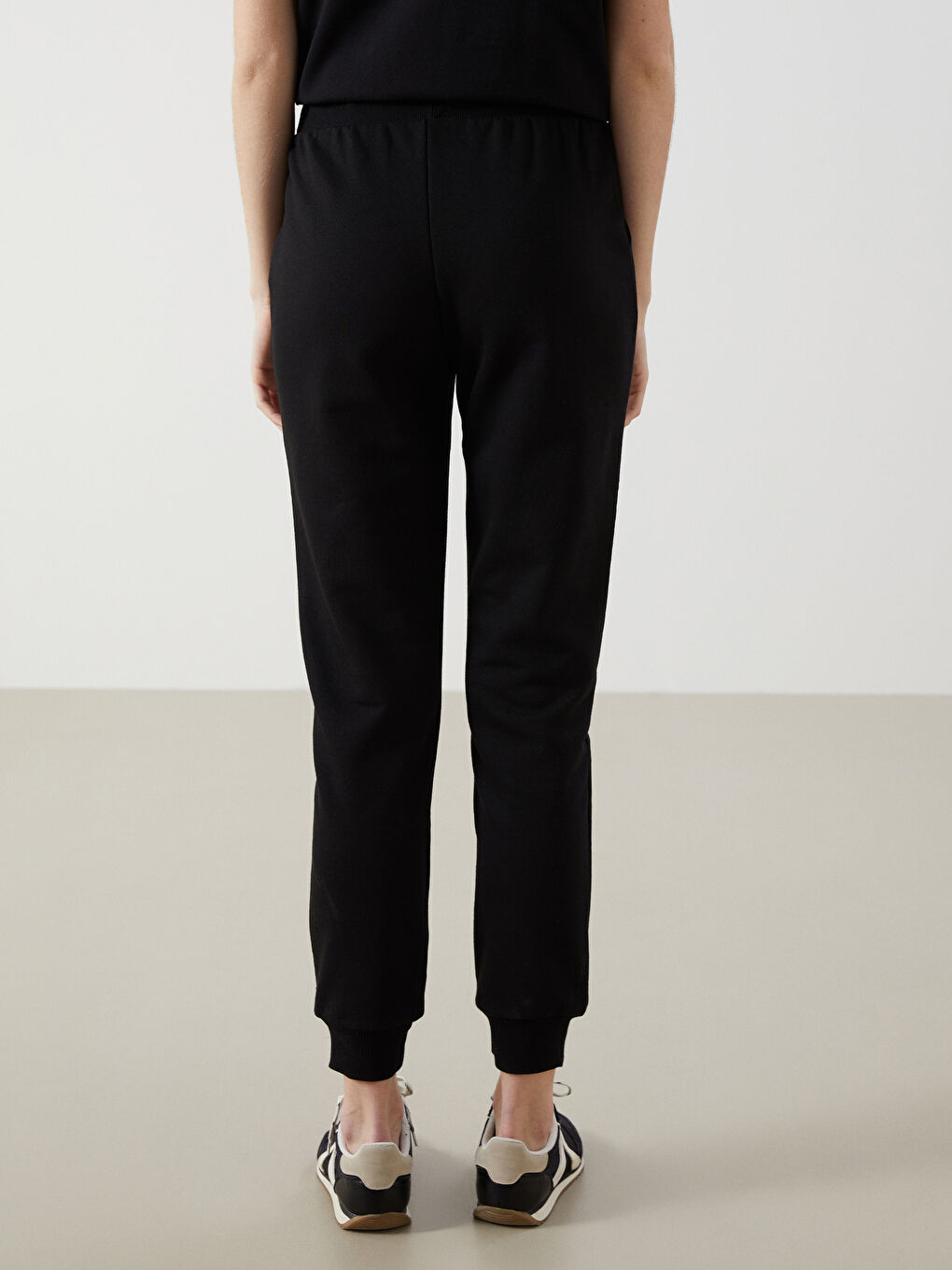 بنطال رياضي نسائي بخصر مطاطي-3