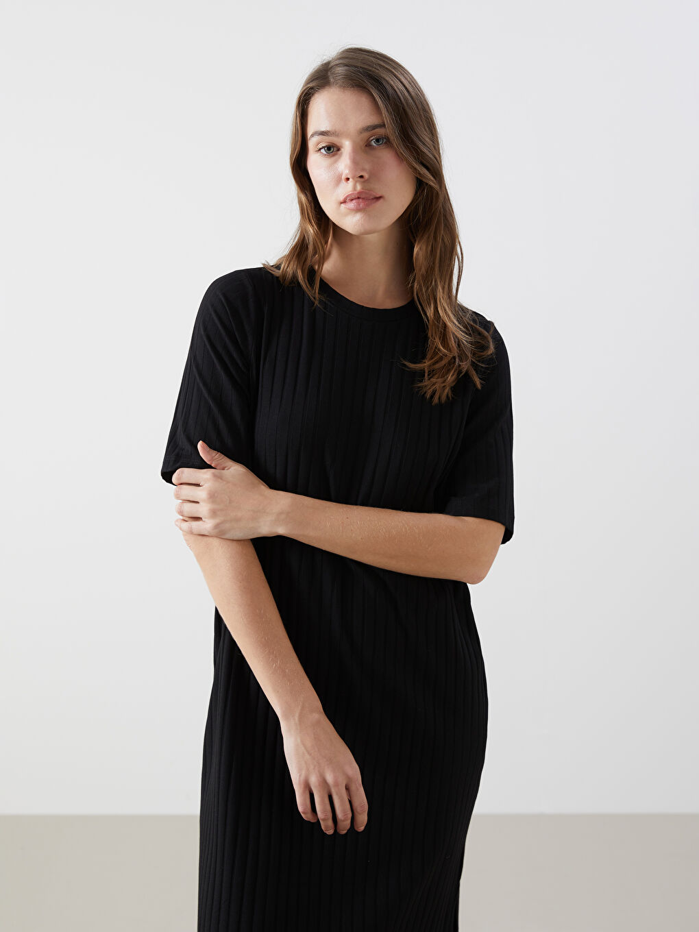 LCW Comfort Siyah Bisiklet Yaka Dokulu Kadın Elbise - 1