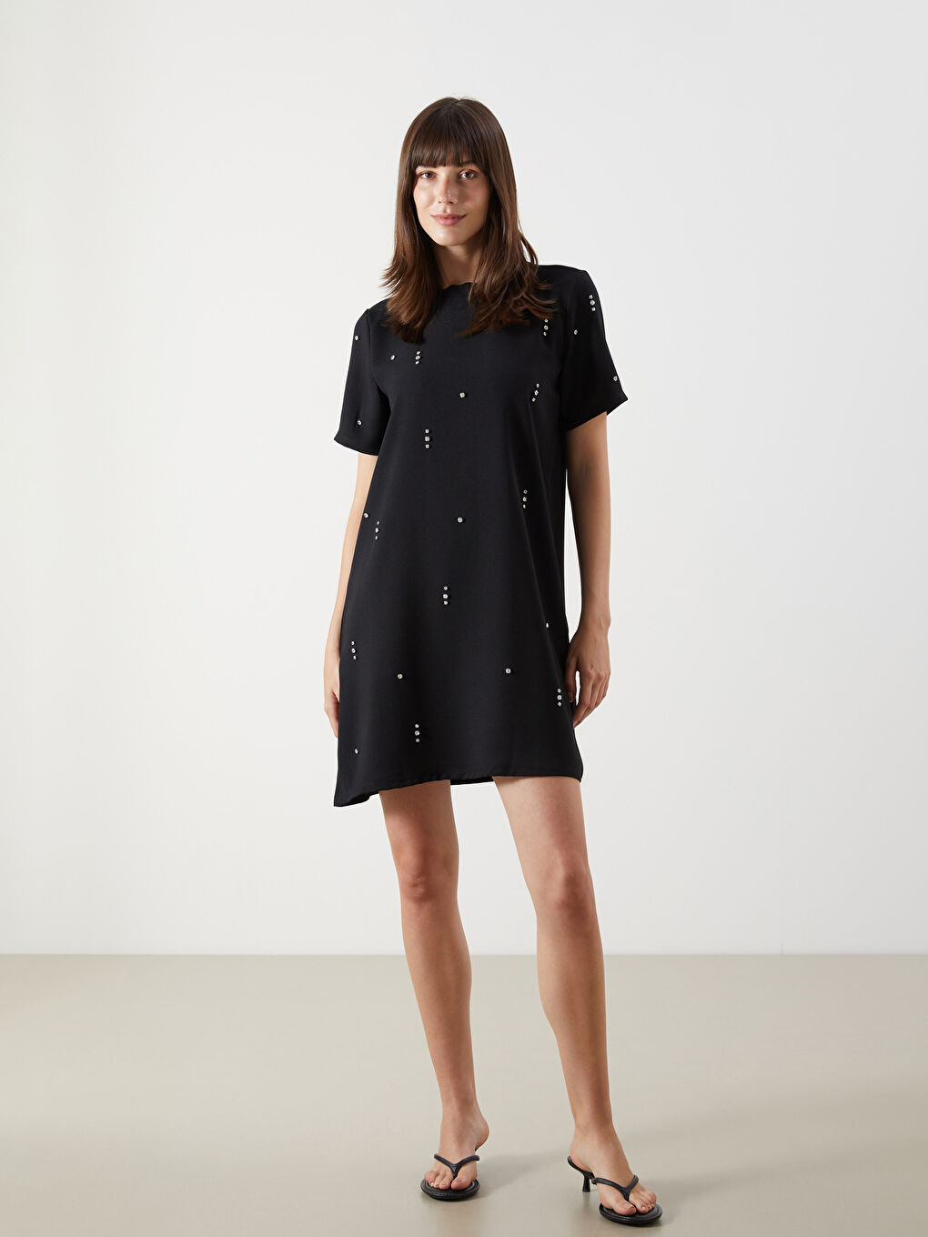 Siyah Bisiklet Yaka Taşlı Mini Elbise