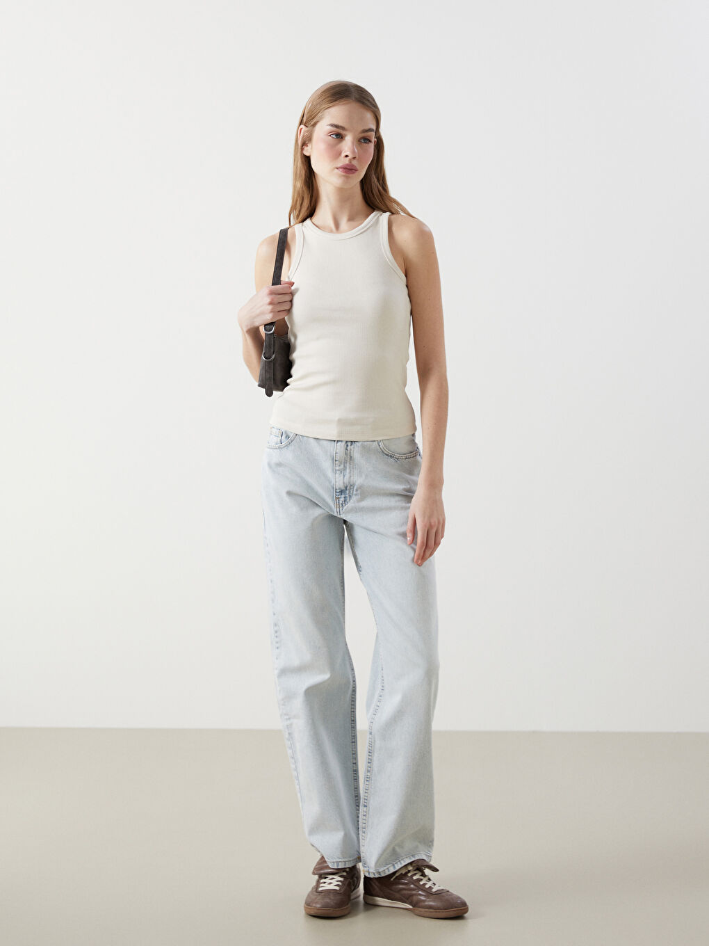 Bej Bisiklet Yaka Dokulu Kadın Atlet-1