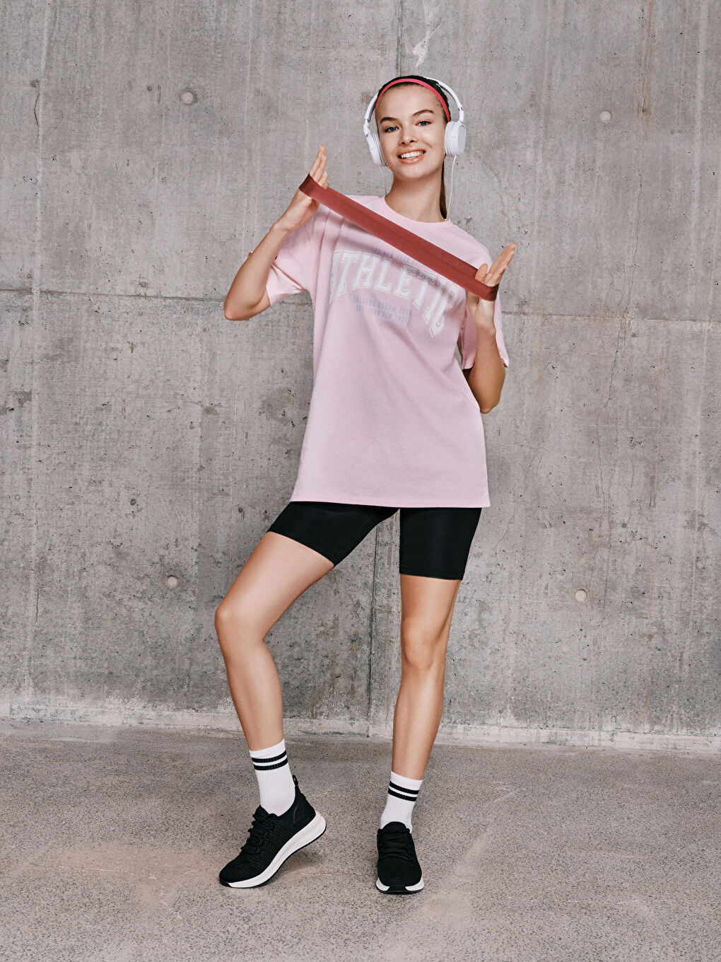 Pembe Bisiklet Yaka Baskılı Kadın Spor Tişört