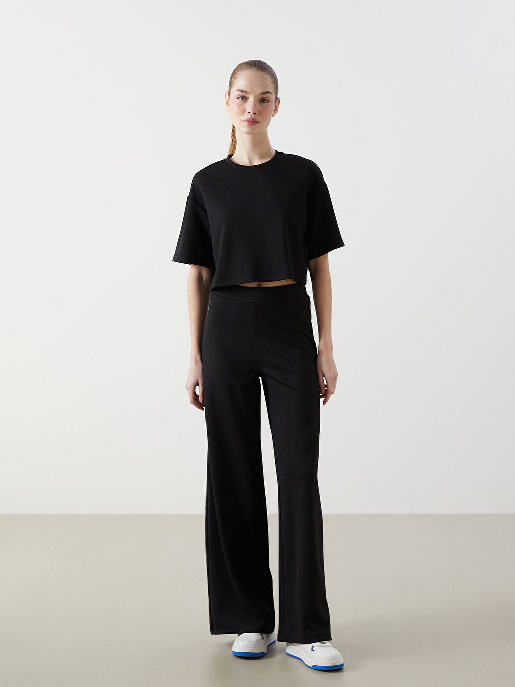 Siyah Bisiklet Yaka Kadın Crop-1