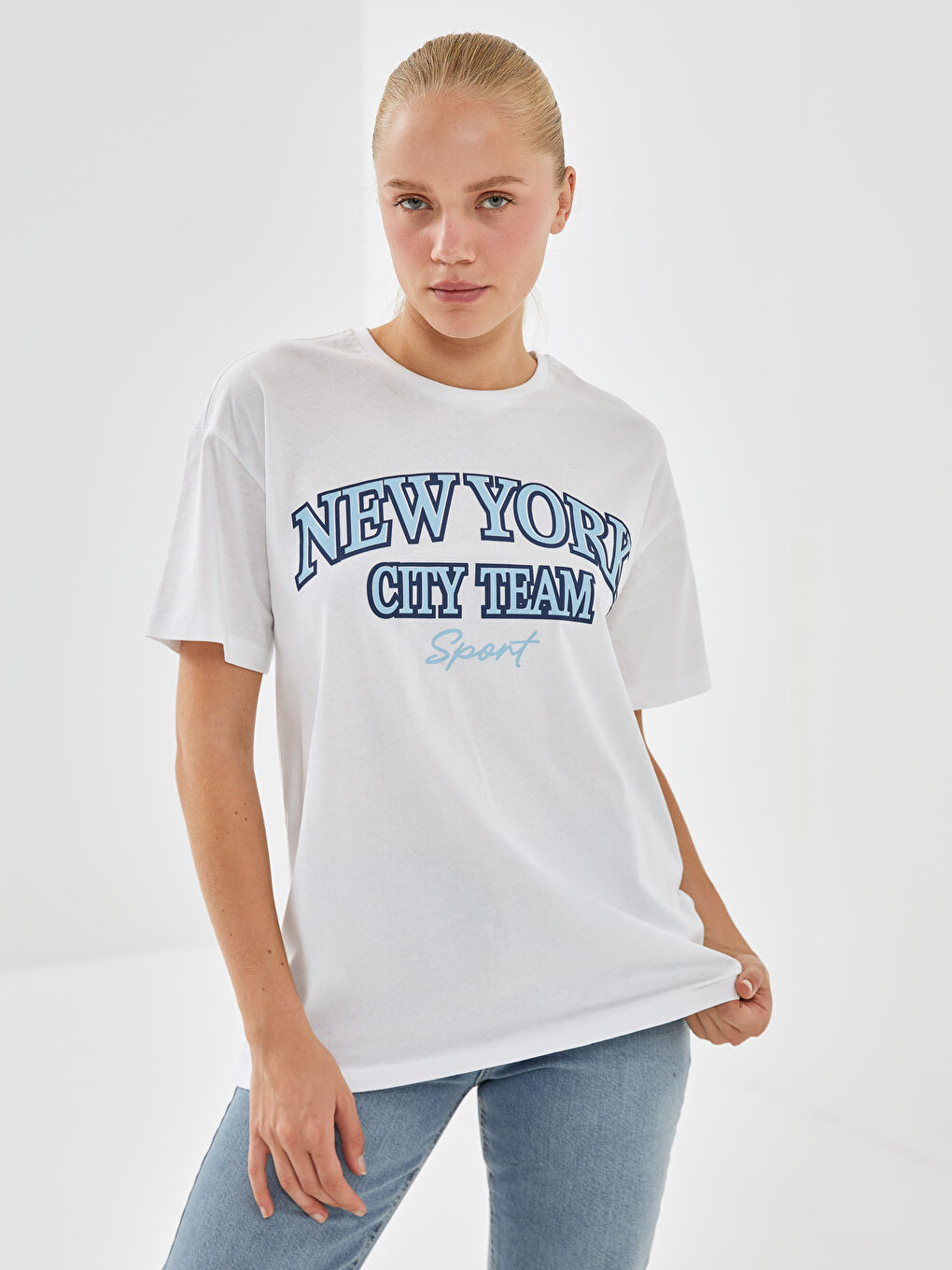 Beyaz Bisiklet Yaka New York Baskılı Kadın Tişört