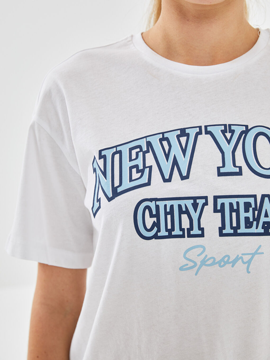 Beyaz Bisiklet Yaka New York Baskılı Kadın Tişört-2