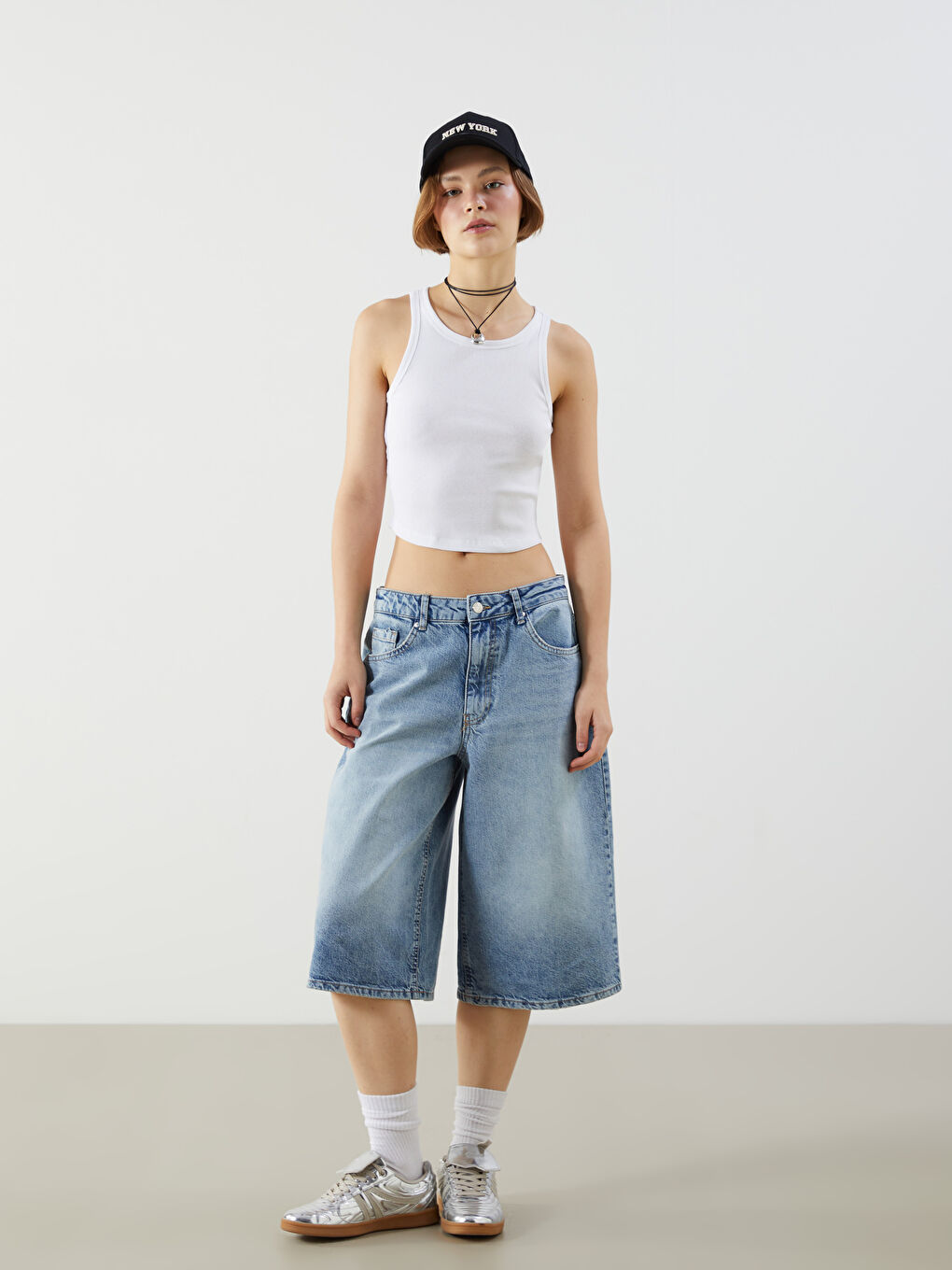 Beyaz Bisiklet Yaka Dokulu Kadın Atlet-1