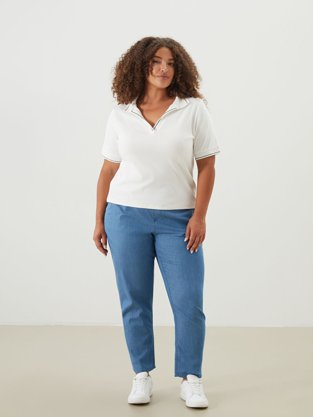 Bej Polo Yaka Kadın Tişört-1