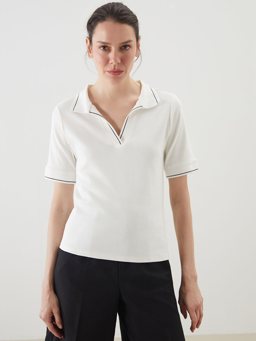 Bej Polo Yaka Kadın Tişört