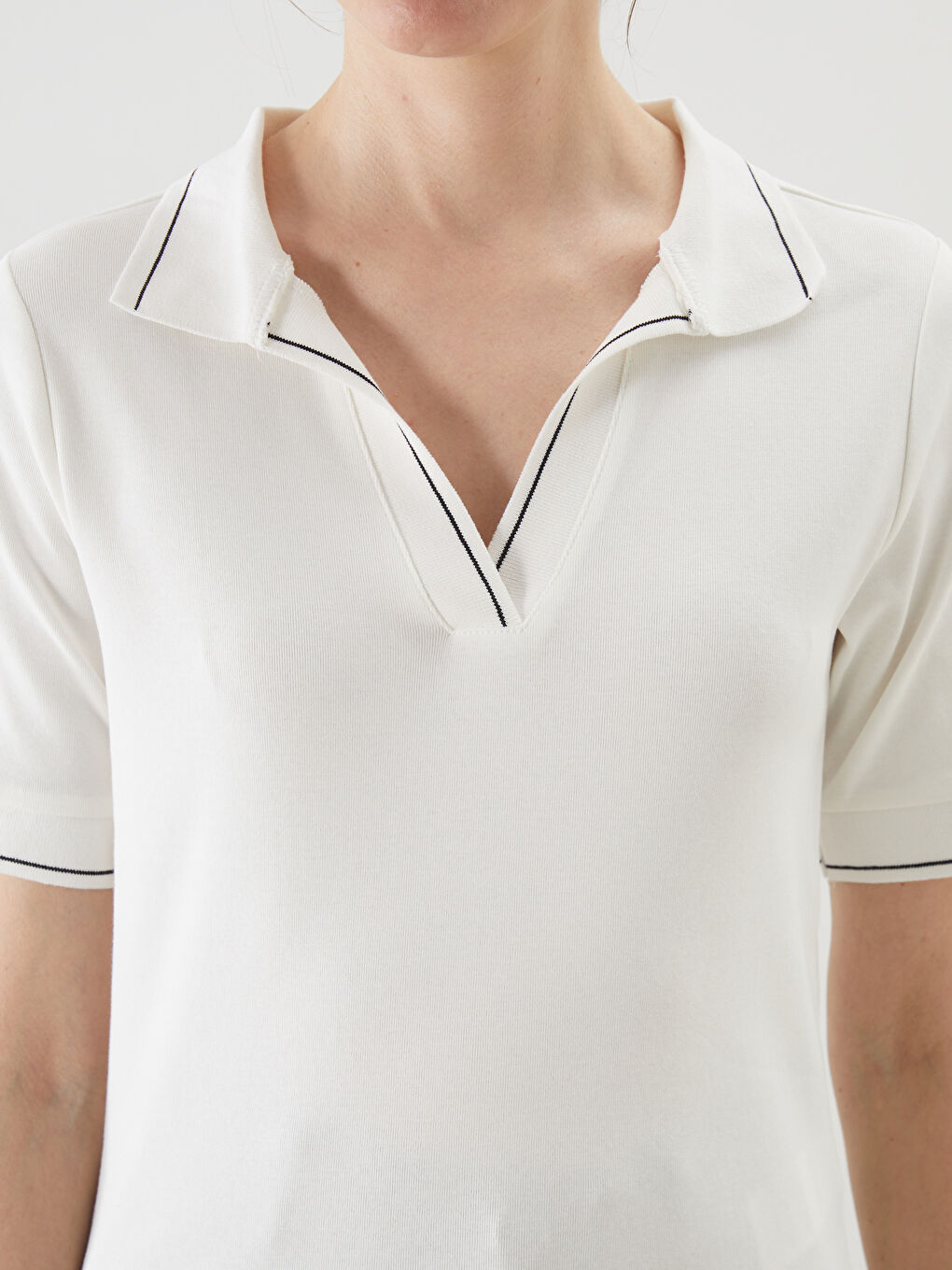 Bej Polo Yaka Kadın Tişört-3