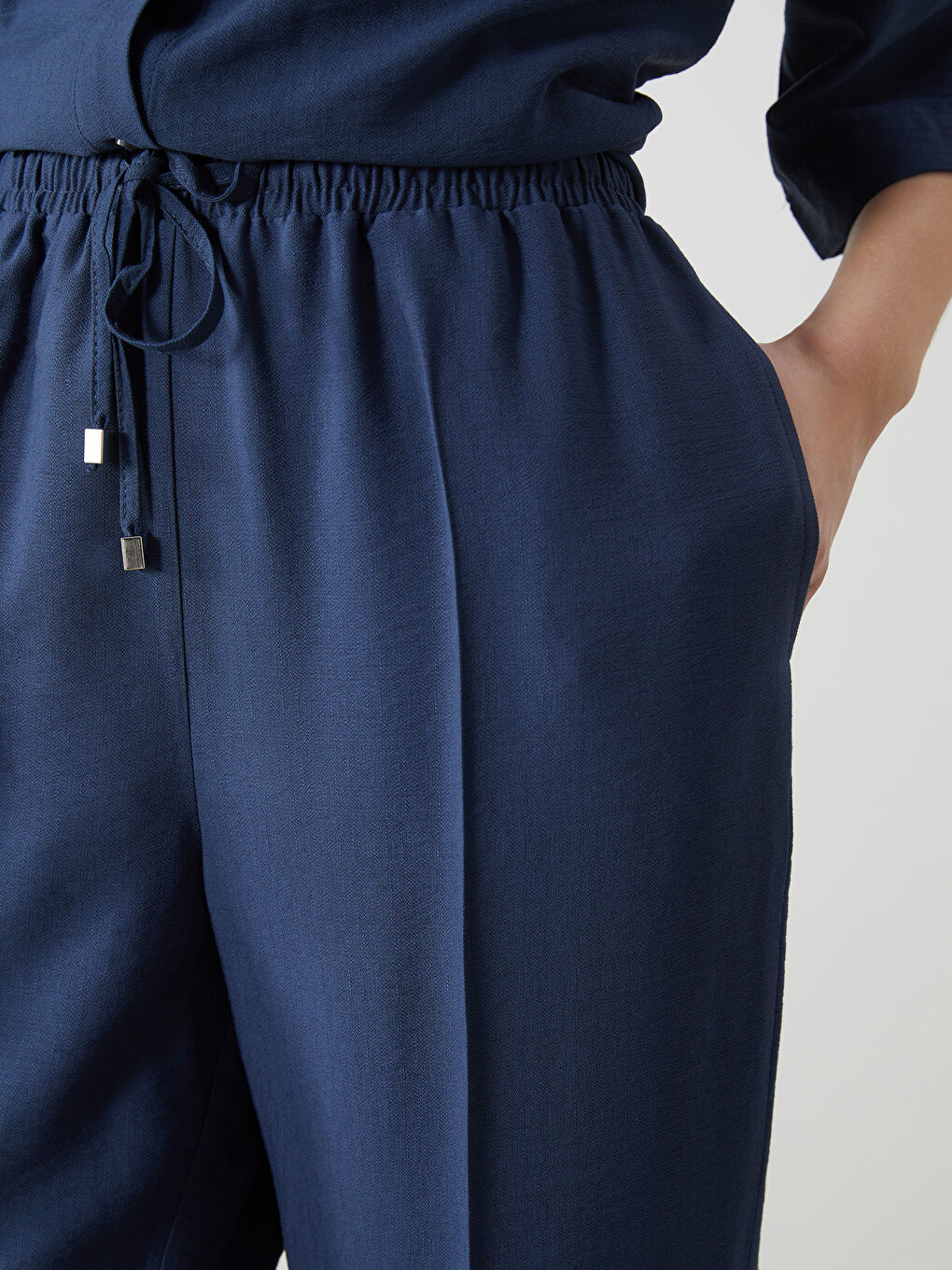 Pantalone za žene kroja šargarepe, sa elastičnim pojasom -S5GR72Z8-YA7