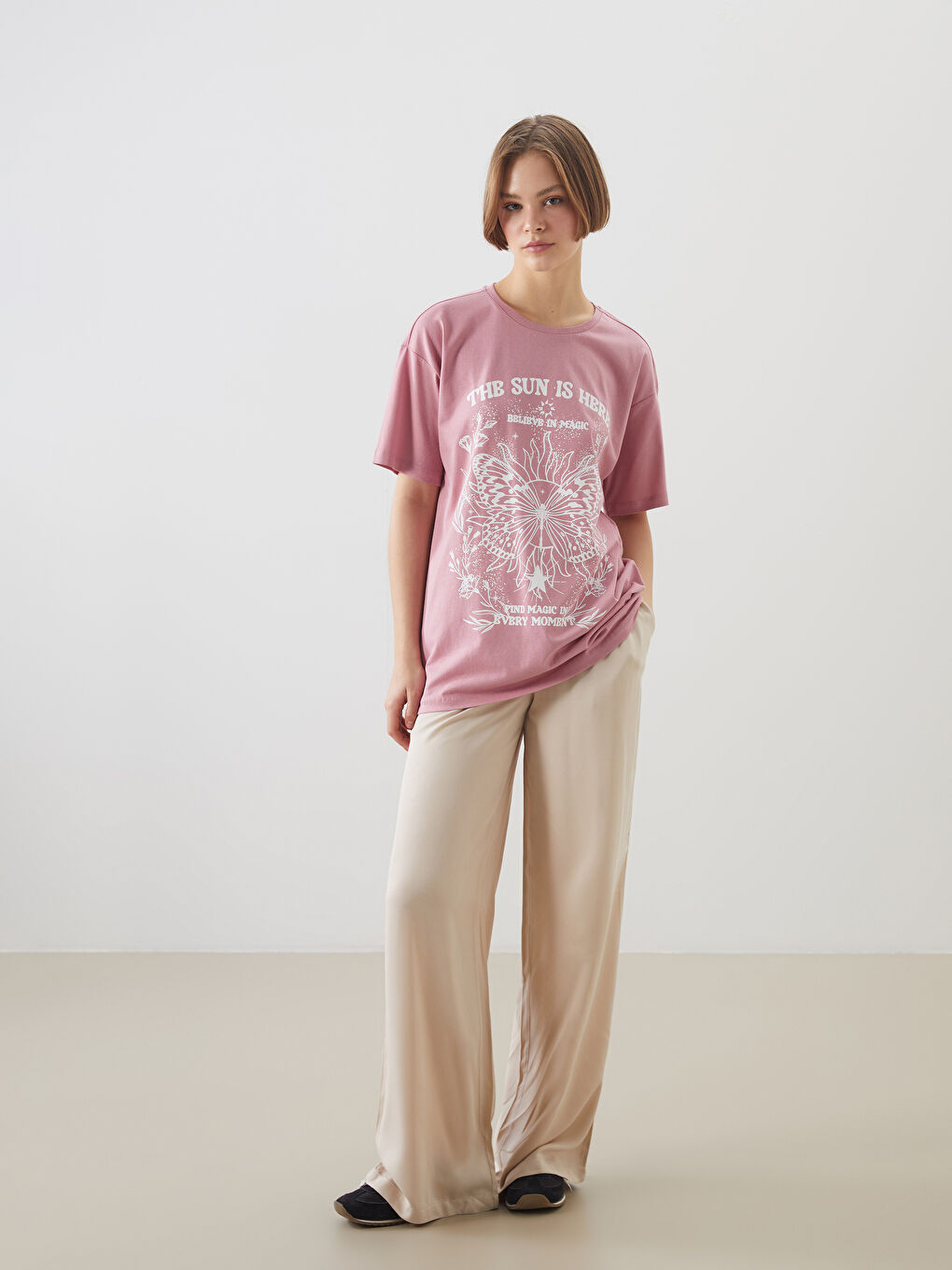 Pembe Bisiklet Yaka Baskılı Kadın Tişört-1