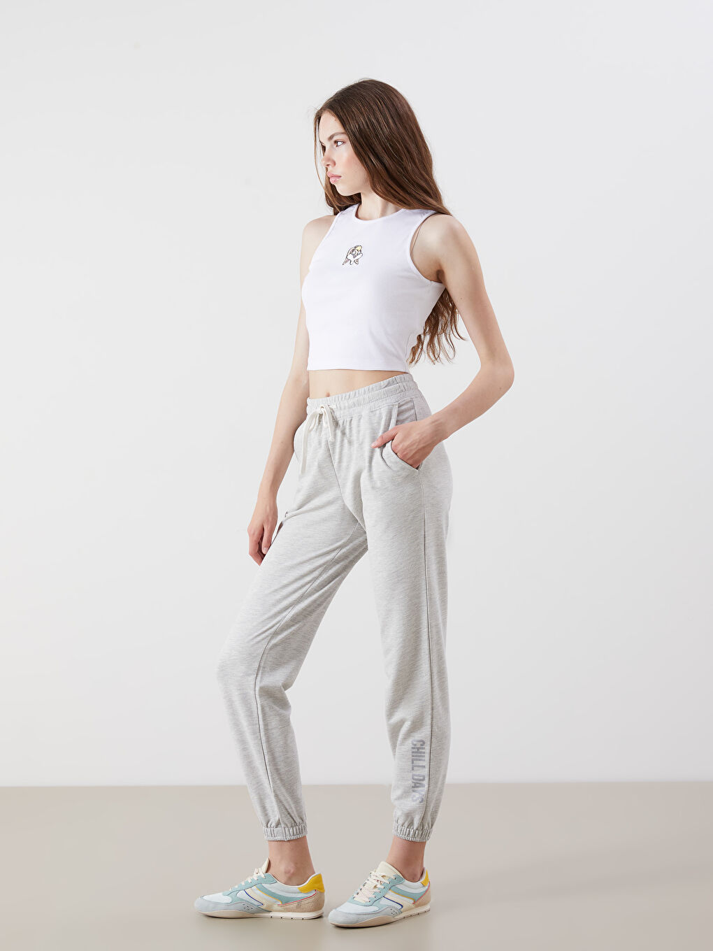 LCWAIKIKI Classic Elasticated Waist Printed Women's Jogger Sweatpants -S5GS36Z8-CT3