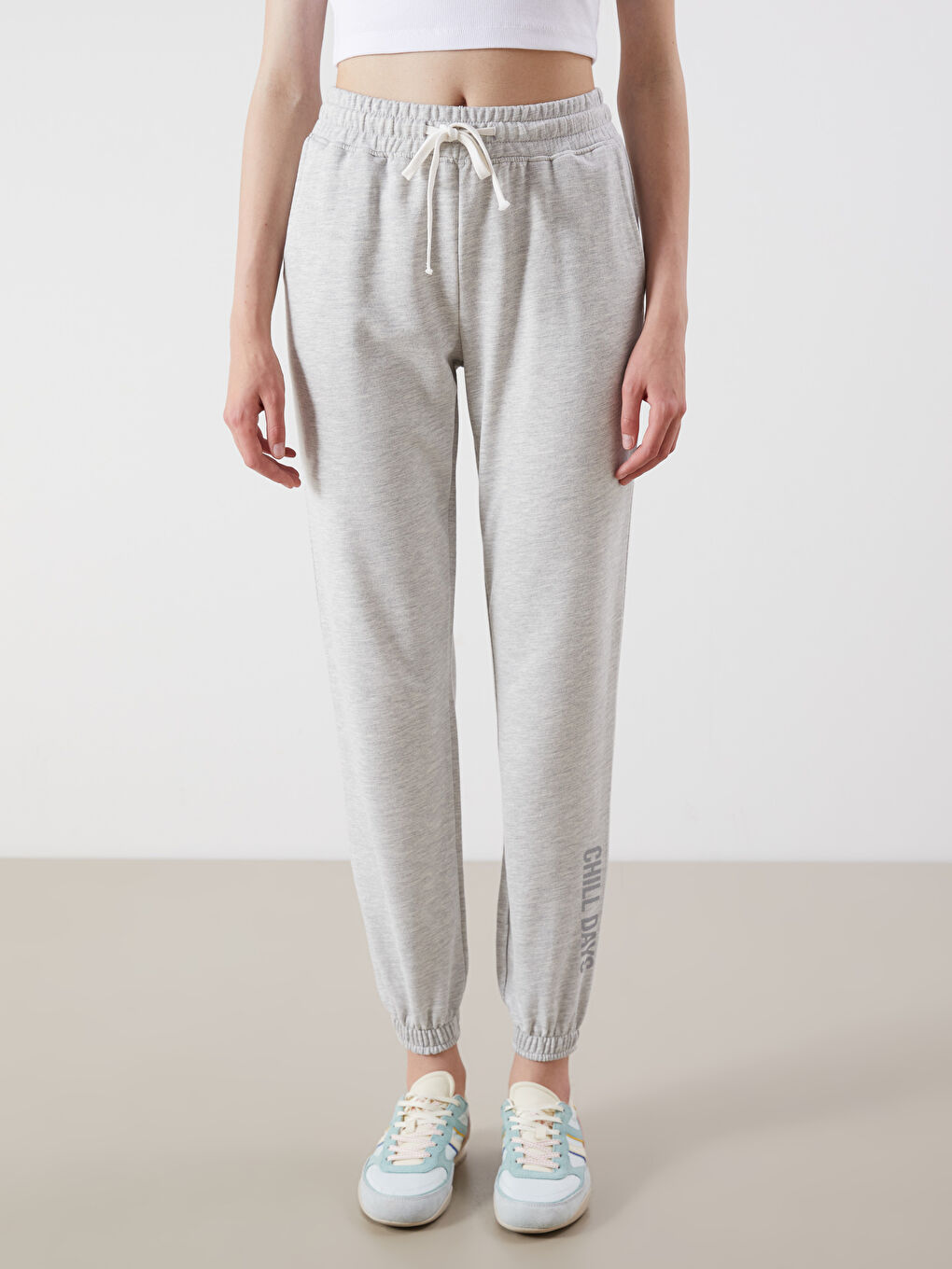 LCWAIKIKI Classic Elasticated Waist Printed Women's Jogger Sweatpants -S5GS36Z8-CT3